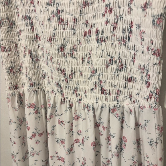 Elegant Floral Midi Dress - Picture 2 of 3